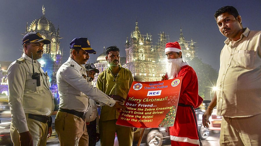 <div class="paragraphs"><p>Traffic Police personnel dressed as Santa Claus during an awareness drive on the Christmas Day in Mumbai.</p></div>