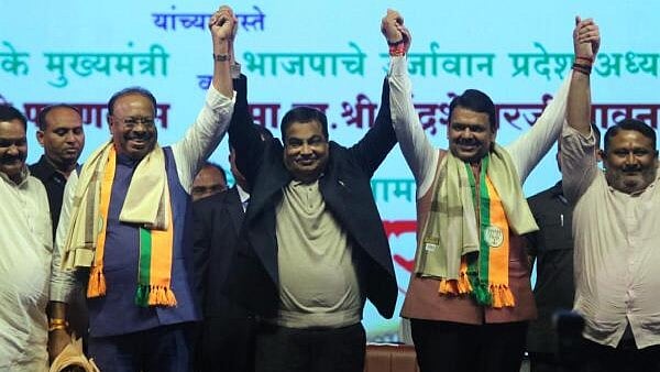 <div class="paragraphs"><p> Maharashtra Chief Minister Devendra Fadnavis with Union Minister Nitin Gadkari and state Minister Chandrashekhar Bawankule during the birth centenary celebration of former prime minister Atal Bihari Vajpayee and felicitation of BJP MLAs, in Nagpur, Maharashtra, Wednesday, Dec. 25, 2024.</p></div>