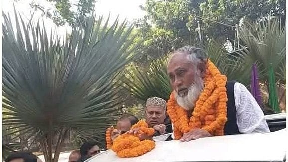 <div class="paragraphs"><p>Abdus Salam Pintu being received by supporters after his release from prison.</p></div>