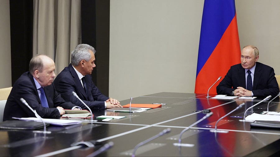 <div class="paragraphs"><p>Director of the Federal Security Service  Alexander Bortnikov, Security Council's Secretary Sergei Shoigu, Russian President Vladimir Putin and Defence Minister Andrei Belousov.</p></div>