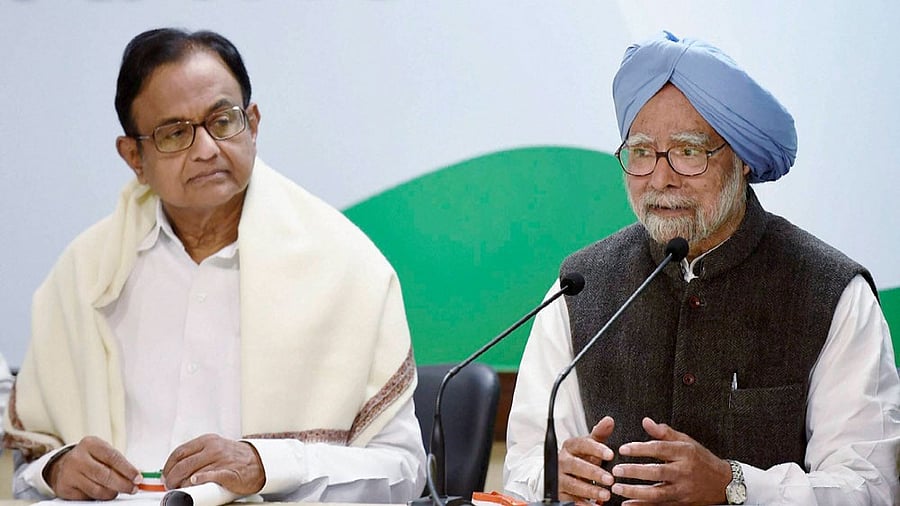 <div class="paragraphs"><p>Former Prime Minister and the late Manmohan Singh seen here with former Finance Minister P Chidambaram </p></div>