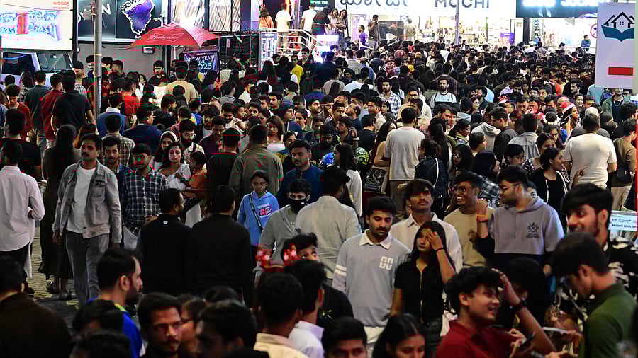 <div class="paragraphs"><p>Church Street filled to capacity on Wednesday evening. </p></div>