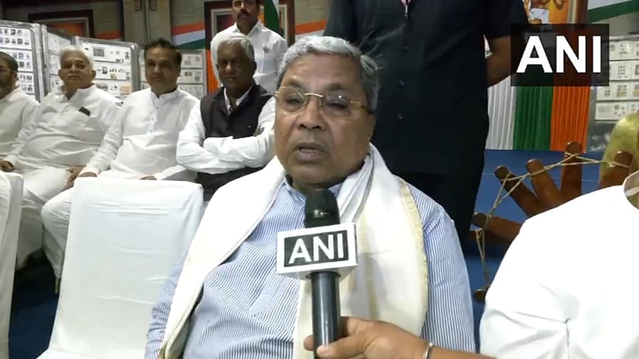 <div class="paragraphs"><p>Karnataka CM Siddaramaiah at CWC Belagavi meet</p></div>