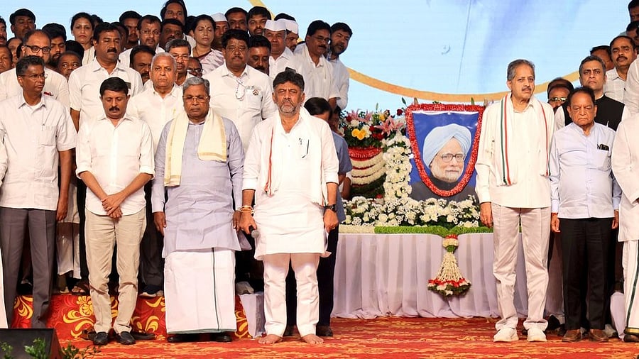 <div class="paragraphs"><p>Leaders including Chief Minister Siddaramaiah, Deputy Chief Minister and state Congress chief D K Shivakumar, state ministers and legislators paid floral tributes to Singh's portrait at the venue planned for mega convention.</p></div>