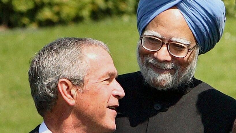 <div class="paragraphs"><p>Ex-Prime Minister Manmohan Singh and former US President George W Bush.</p></div>