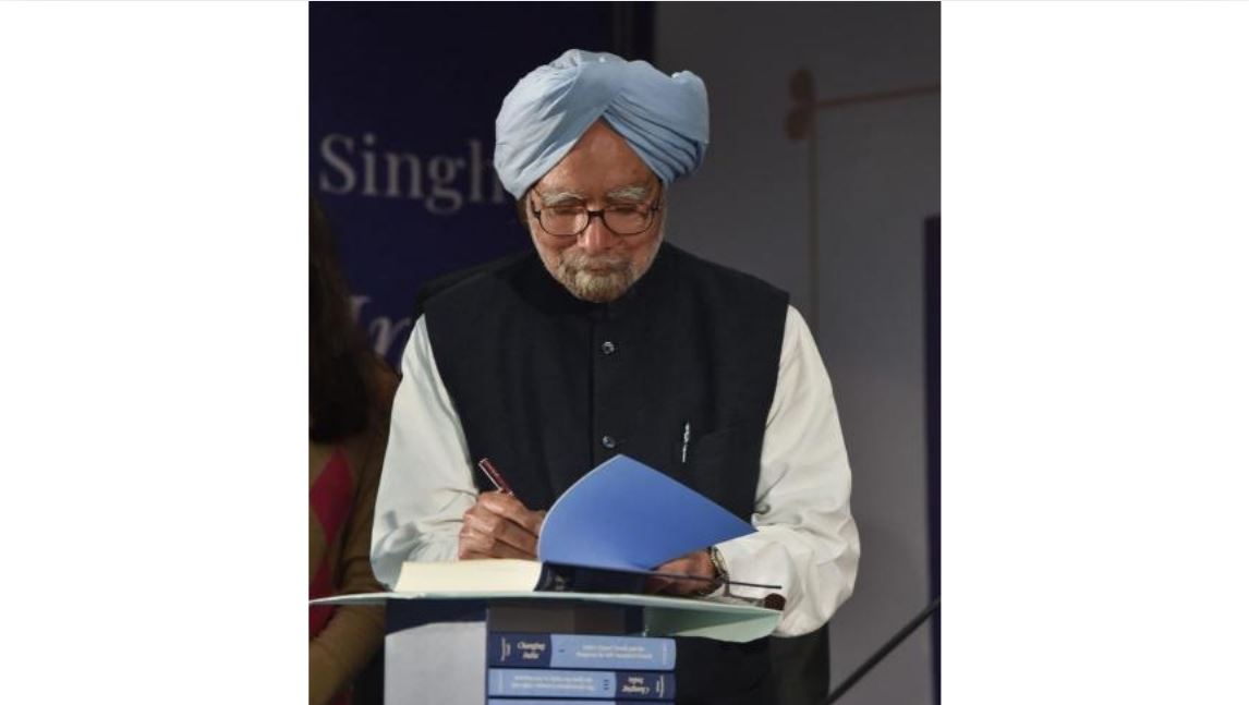 <div class="paragraphs"><p>File Photo:&nbsp;Former Prime Minister Manmohan Singh signing autograph at the release of his book 'Changing India' on Dec. 18, 2018.</p></div>