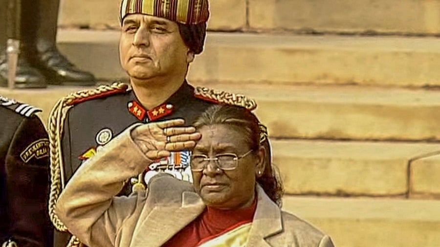 <div class="paragraphs"><p> President Droupadi Murmu being accorded the national salute by the President’s Bodyguard.</p></div>