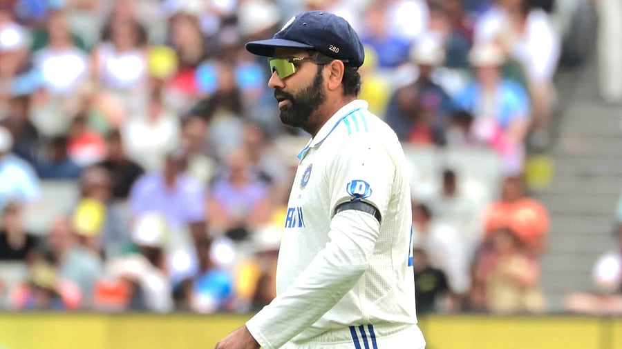 <div class="paragraphs"><p>Indian skipper Rohit Sharma wears a black armband</p></div>