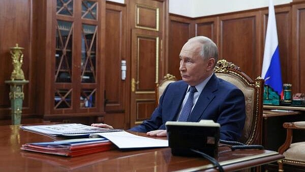 <div class="paragraphs"><p>Russia's President Putin meets Emergencies Minister Kurenkov in Moscow.</p></div>