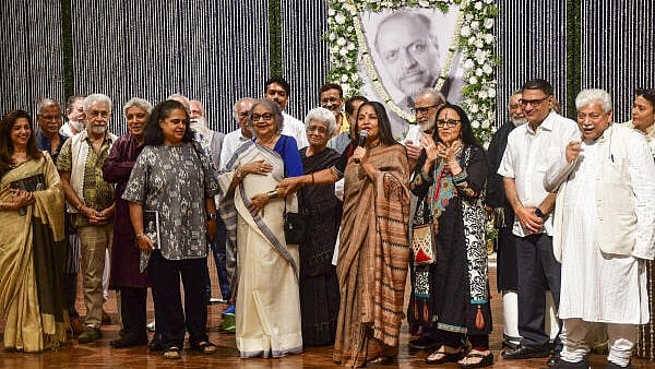 <div class="paragraphs"><p>Nira Benegal, wife of legendary filmmaker Shyam Benegal, with actors Shabana Azmi, Javed Akhtar, Urmila Matondkar, Naseeruddin Shah, Divya Dutta and others at an event organised in remembrance of Shyam Benegal, in Mumbai, Saturday, Dec. 28, 2024.</p></div>