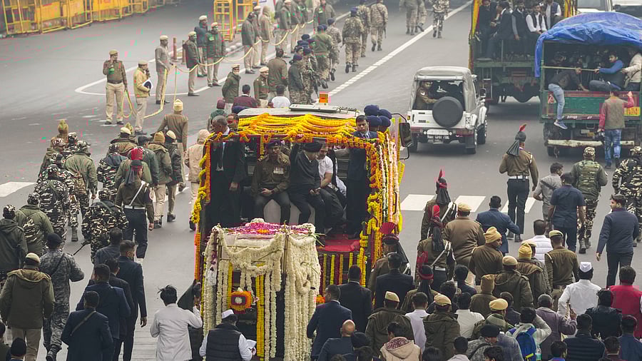 <div class="paragraphs"><p>Congress leader Rahul Gandhi and others during the funeral procession of former prime minister Manmohan Singh, in New Delhi, Saturday, Dec. 28, 2024. The mortal remains of former PM Manmohan Singh were taken from the Congress headquarters to Nigambodh Ghat for his last rites. </p></div>
