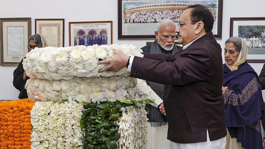 <div class="paragraphs"><p>J P Nadda pays tribute to Manmohan Singh</p></div>