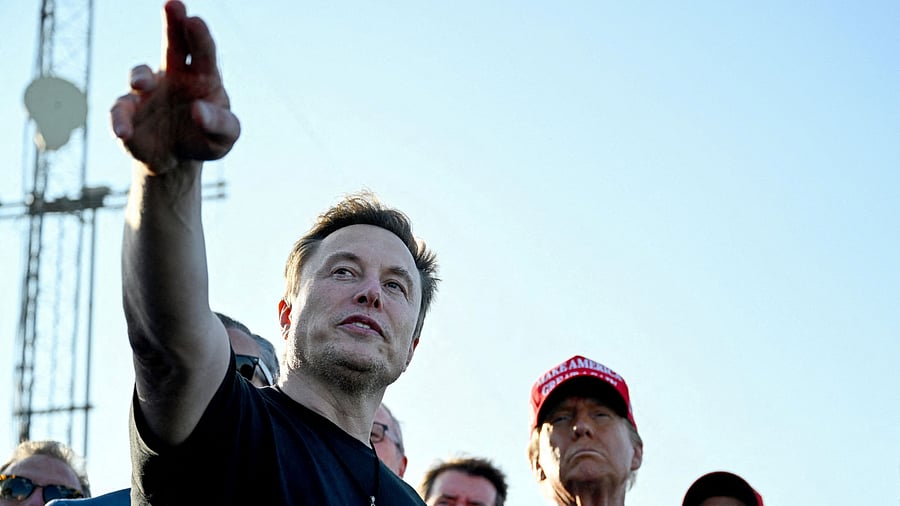 Elon Musk speaks with U.S. President-elect Donald Trump and guests at a viewing of the launch of the sixth test flight of the SpaceX Starship, in Brownsville, Texas, U.S., November 19, 2024 . Brandon Bell/Pool via REUTERS TPX IMAGES OF THE DAY