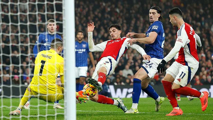 <div class="paragraphs"><p>Arsenal's Kai Havertz in action against Ipswich Town's Arijanet Muric.</p></div>