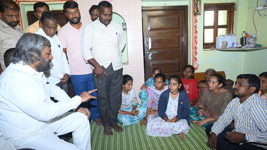 <div class="paragraphs"><p>Forest Minister Eshwar Khandre interacts with the family members of contractor Sanchin Panchal at&nbsp;Katti Thugaon village in Bhalki taluk of Bidar district on Sunday. </p></div>