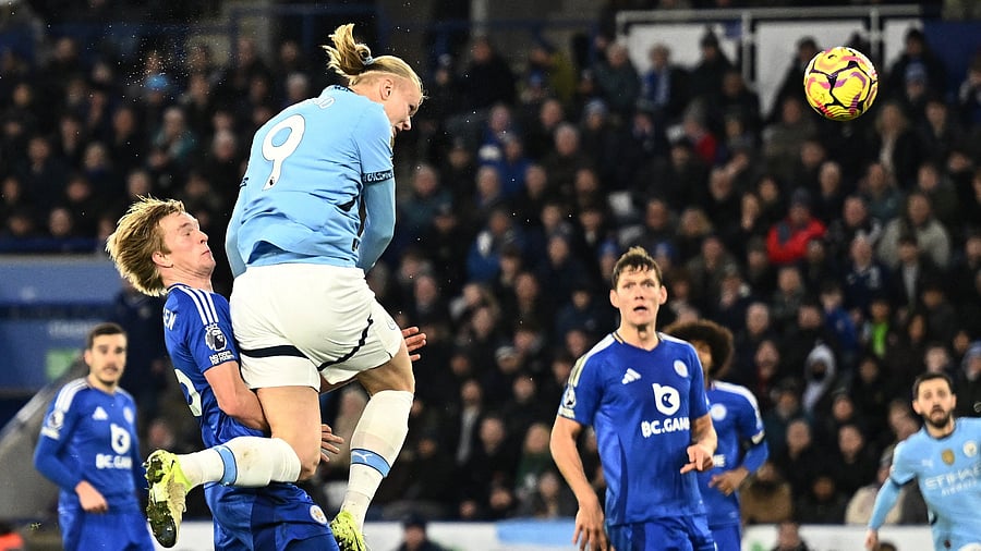 <div class="paragraphs"><p>Manchester City's Erling Haaland scores their second goal</p></div>