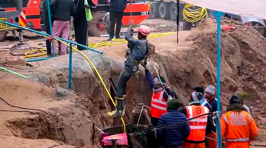 <div class="paragraphs"><p>NDRF personnel conduct an operation to rescue a 3-year-old girl stuck in a borewell in Kotputli, Rajasthan, Monday, Dec. 30, 2024. </p></div>