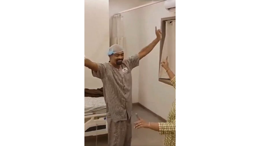 <div class="paragraphs"><p>Screengrab of former India cricketer Vinod Kambli dancing in hospital.</p></div>