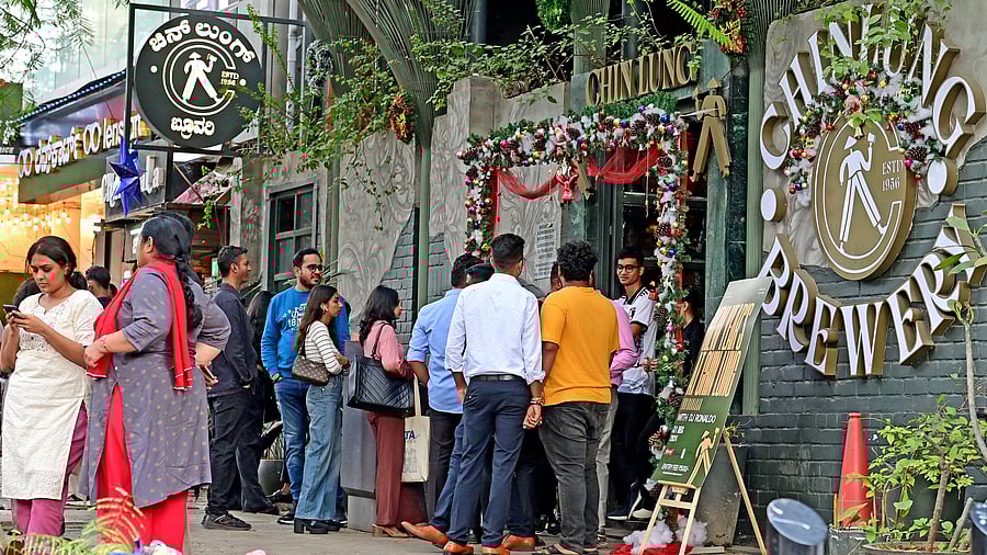 <div class="paragraphs"><p>Youngsters make a beeline for advance booking for tickets to take part in NY celebrations at a pub in Indiranagar.</p></div>