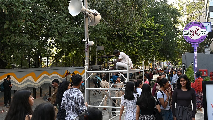 <div class="paragraphs"><p>Loud speakers set up as part of the security arrangements on Church Street. </p></div>