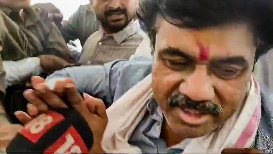 <div class="paragraphs"><p>Pune: Walmik Karad, a close aide of Maharashtra minister Dhananjay Munde, as he surrenders before the Crime Investigation Department (CID) in a case linked to the murder of a sarpanch in Beed district of Maharashtra, in Pune, Tuesday, Dec. 31, 2024. </p></div>