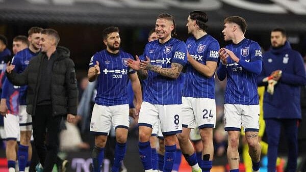 <div class="paragraphs"><p>Premier League - Ipswich Town v Chelsea - Portman Road, Ipswich, Britain - December 30, 2024 - Ipswich Town's Kalvin Phillips with teammates celebrate after the match.</p></div>