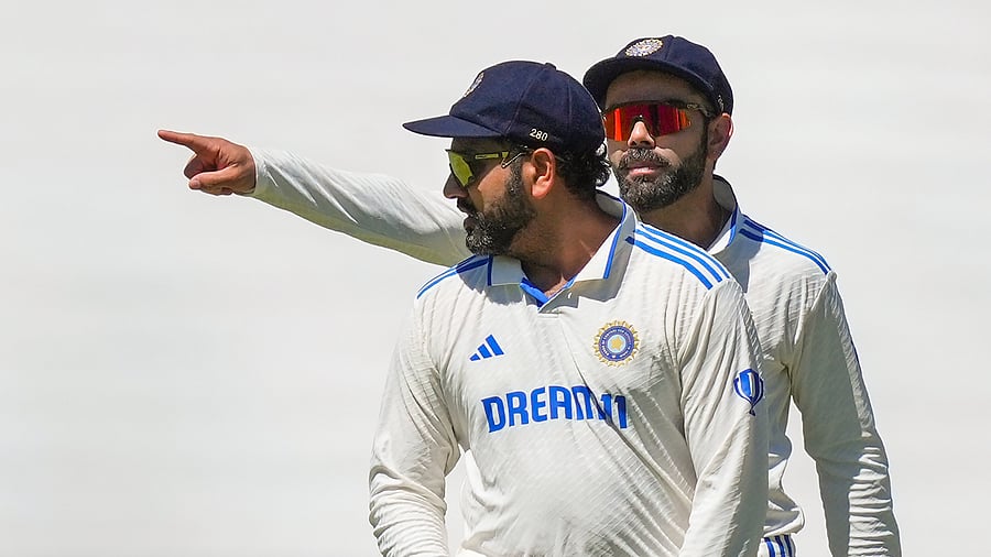 <div class="paragraphs"><p>Given their age and form, Rohit Sharma (foreground) and Virat Kohli should consider hanging up their boots after the final Test in Sydney.</p></div>
