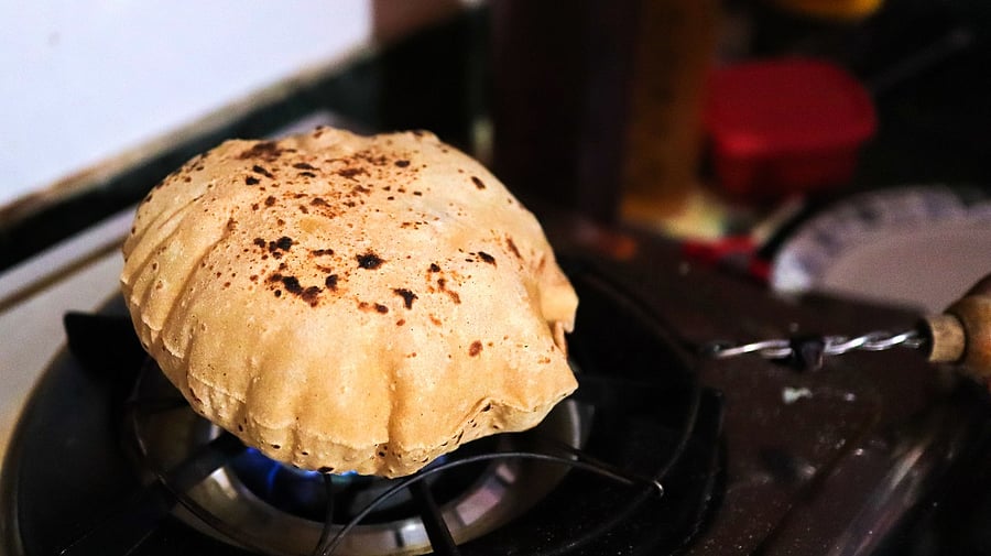 <div class="paragraphs"><p>Image showing a roti.</p></div>