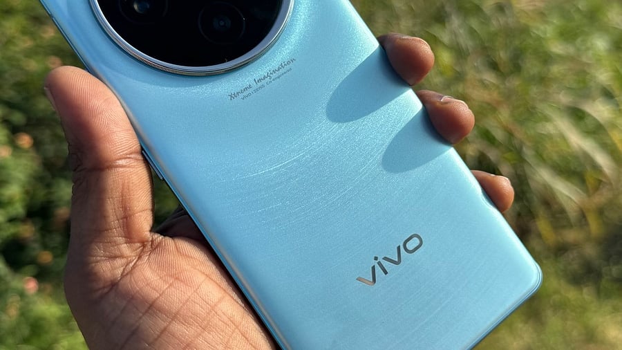 <div class="paragraphs"><p>Representational Image: Vivo is expected to showcase virtual reality device in September or October 2025.</p><p>In Picture: Vivo X100 series phone.</p></div>