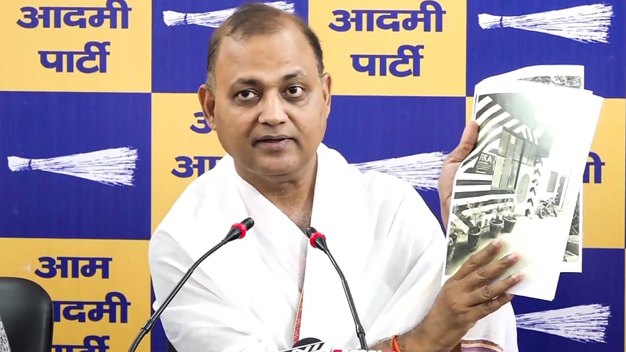 <div class="paragraphs"><p>AAP leader Somnath Bharti addresses a press conference, in New Delhi.</p></div>
