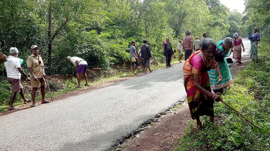 <div class="paragraphs"><p>Halkar villagers cleaning the area near the forest; a welcome arch installed by the village forest panchayat. </p></div>