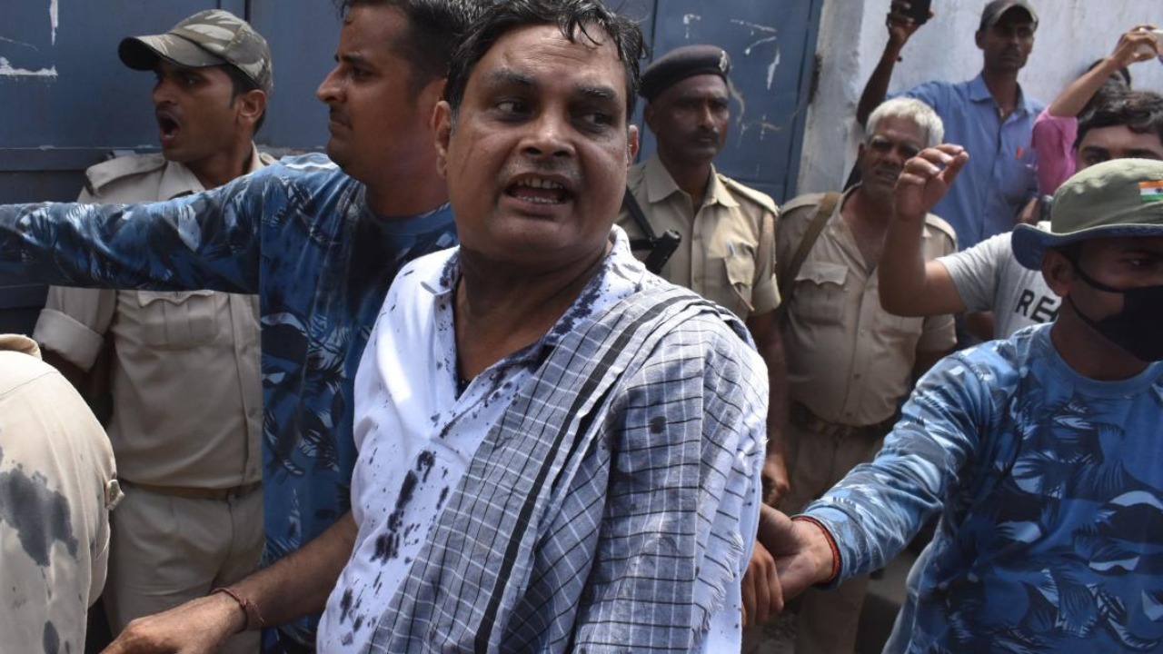 <div class="paragraphs"><p>File photo of Brajesh Thakur (C), accused of the Muzzaffarpur Shelter home case.</p></div>