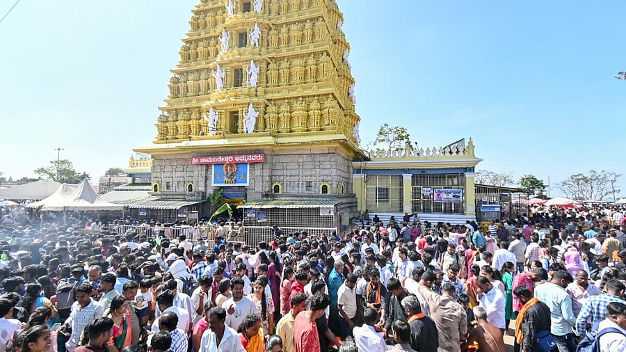 <div class="paragraphs"><p>Devotees throng Sri Chamundeshwari Devi temple atop the Chamundi Hills, in Mysuru, on Wednesday.</p></div>