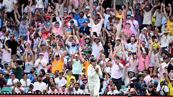 <div class="paragraphs"><p>Fans cheer as Australia's Sam Konstas takes a catch to dismiss India's Prasidh Krishna from the bowling of Mitchell Starc </p></div>