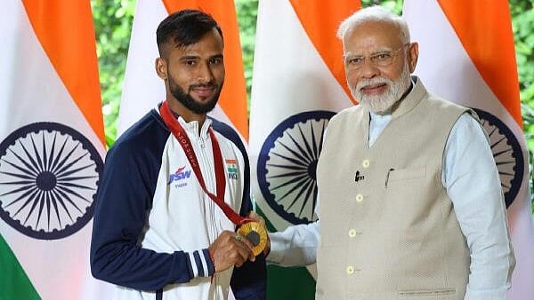 <div class="paragraphs"><p>In this Sept. 12, 2024 photo, Prime Minister Narendra Modi during a meeting with para-athlete Praveen Kumar, in New Delhi. Kumar on Jan. 2, 2025 has been nominated for Major Dhyan Chand Khel Ratna award.</p></div>