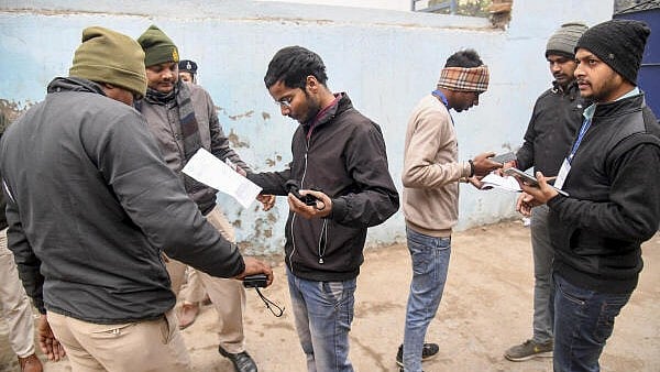 <div class="paragraphs"><p>Candidates undergo security check upon their arrival to appear for the Bihar Public Service Commission (BPSC) 70th Prelims re-examination, in Patna.</p></div>