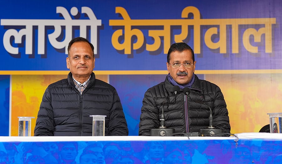 <div class="paragraphs"><p>Former Delhi CM and AAP national convener Arvind Kejriwal with party leader Satyendar Jain</p></div>