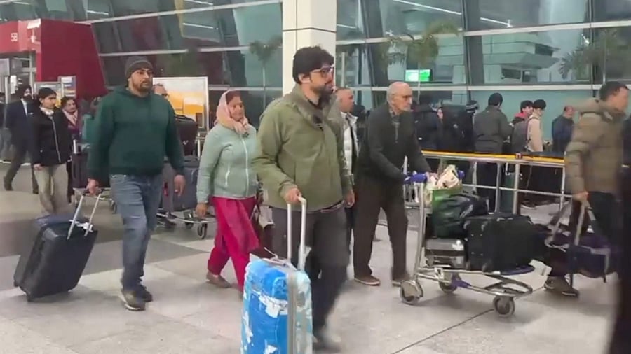 <div class="paragraphs"><p>Passengers at Indira Gandhi International Airport during a cold and foggy winter morning, in New Delhi, Saturday, Jan. 4, 2025. </p></div>