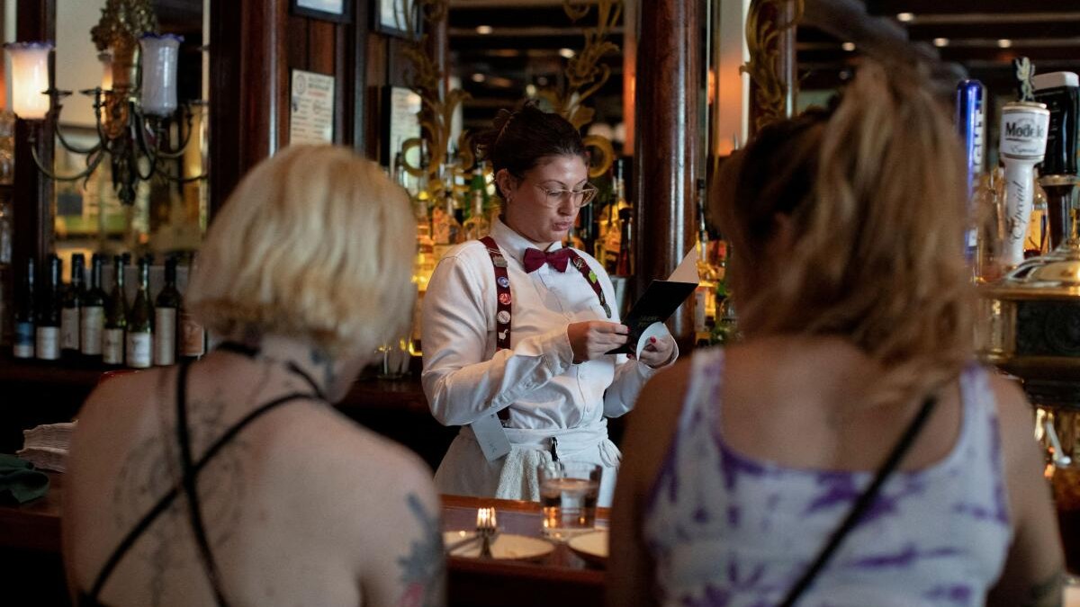 <div class="paragraphs"><p>US Surgeon General's warning of an increased risk of cancer from drinking alcohol may end up resonating most with younger Americans - who in recent years were already turning to mocktails and juices instead of alcoholic drinks.</p></div>