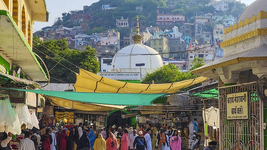 <div class="paragraphs"><p>Devotees at the Ajmer Sharif Dargah, Shrine of Moinuddin Chishti, in Ajmer, Rajasthan.</p></div>