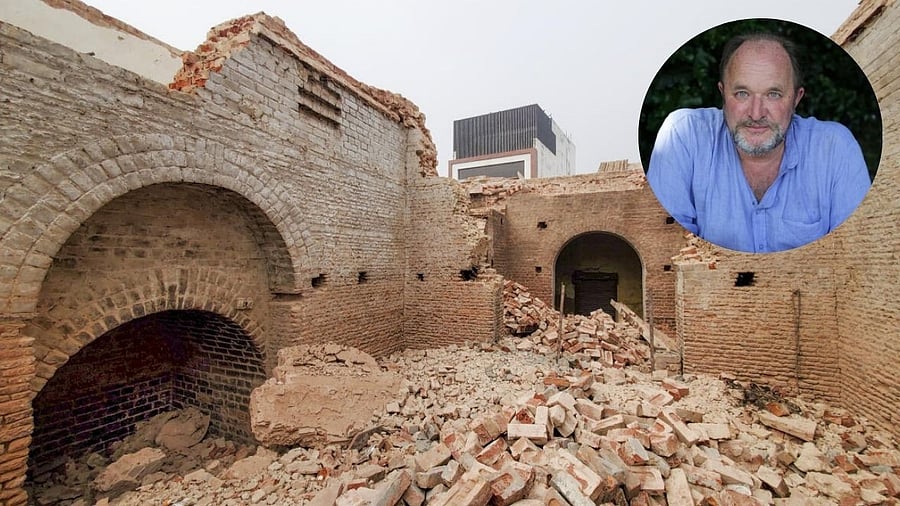<div class="paragraphs"><p>View of the partially demolished heritage site Manzil Mubarak, in Agra and Scottish historian William Dalrymple.</p></div>
