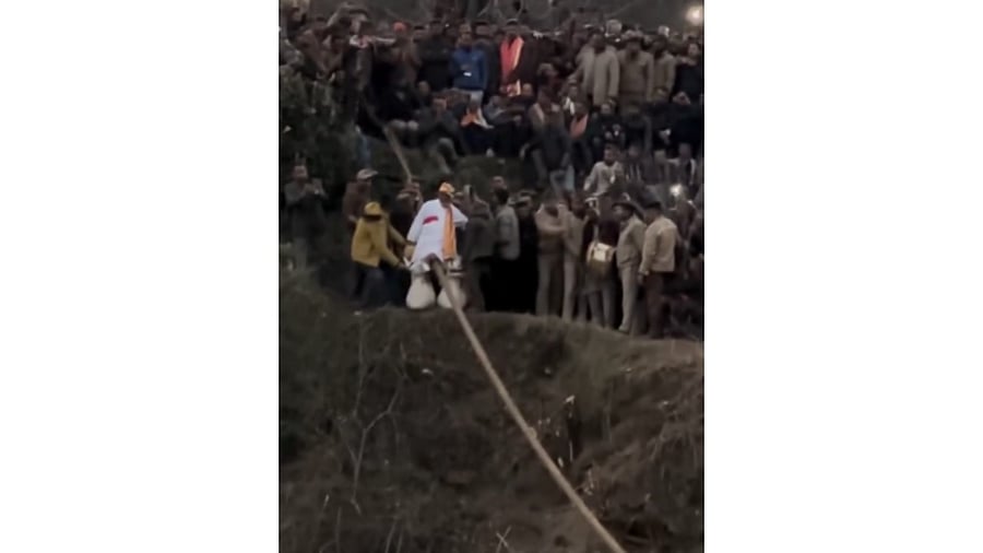 <div class="paragraphs"><p>To ensure the person crossing the valley has a smooth descent, the rope is soaked in oil.</p></div>