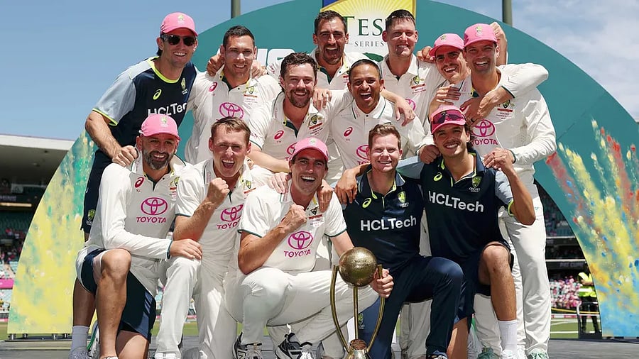<div class="paragraphs"><p>Australian players pose with the Border–Gavaskar Trophy at the Sydney Cricket Ground on Sunday.&nbsp;</p></div>