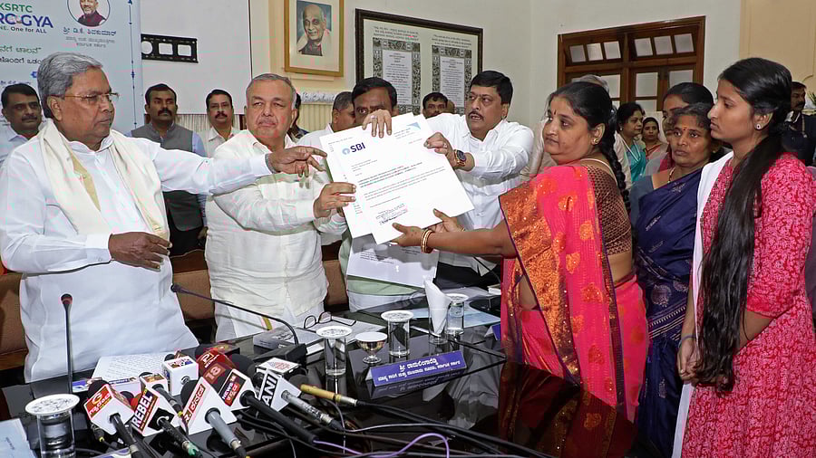 <div class="paragraphs"><p>Chief Minister Siddaramaiah (L) and Transport Minister Ramalinga Reddy launched the KSRTC Arogya health scheme in Bengaluru on Monday.&nbsp;</p></div>