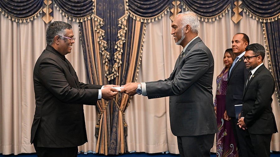 <div class="paragraphs"><p>G Balasubramanian on Monday presented his credentials to Maldivian President Mohamed Muizzu. </p></div>