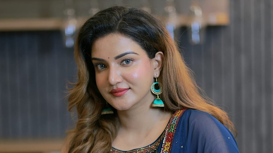 <div class="paragraphs"><p>Honey Rose</p></div>