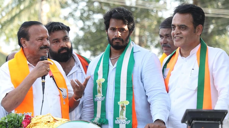 <div class="paragraphs"><p>Nikhil Kumaraswamy</p></div>