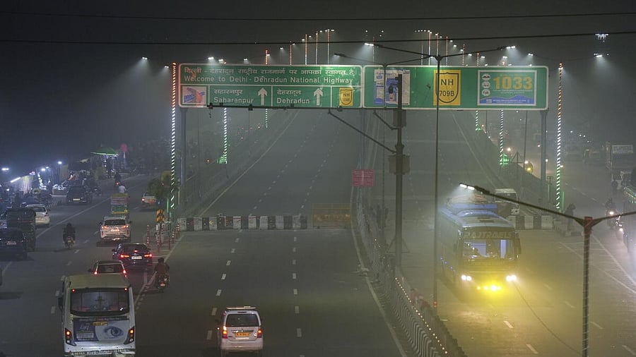 <div class="paragraphs"><p>Winter fog in Delhi</p></div>