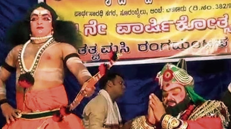 A scene from a Yakshagana prasanga depicting Lord Ayyappa and his Muslim friend Vavara.