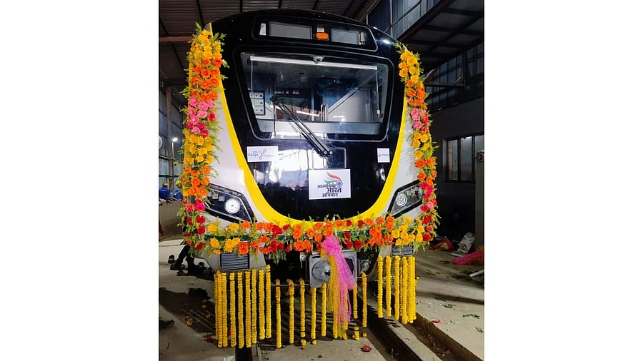 <div class="paragraphs"><p>The first India-made driverless train for Namma Metro's Yellow Line rolled out from Titagarh Rail Systems Limited's (TRSL) Uttarpara plant, West Bengal, on January 6. It is expected to reach Bengaluru by road by January 20.</p></div>